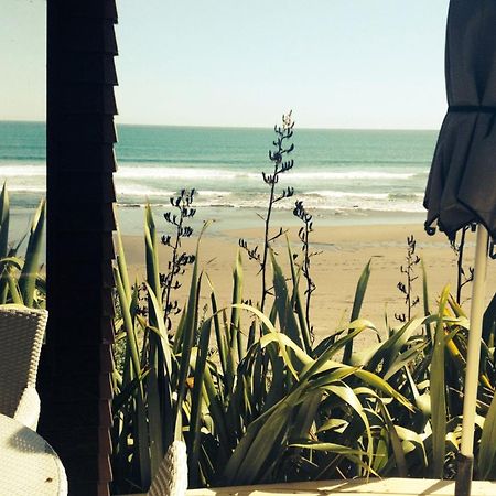 Chester Cottage Beachfront Oakura Екстер'єр фото