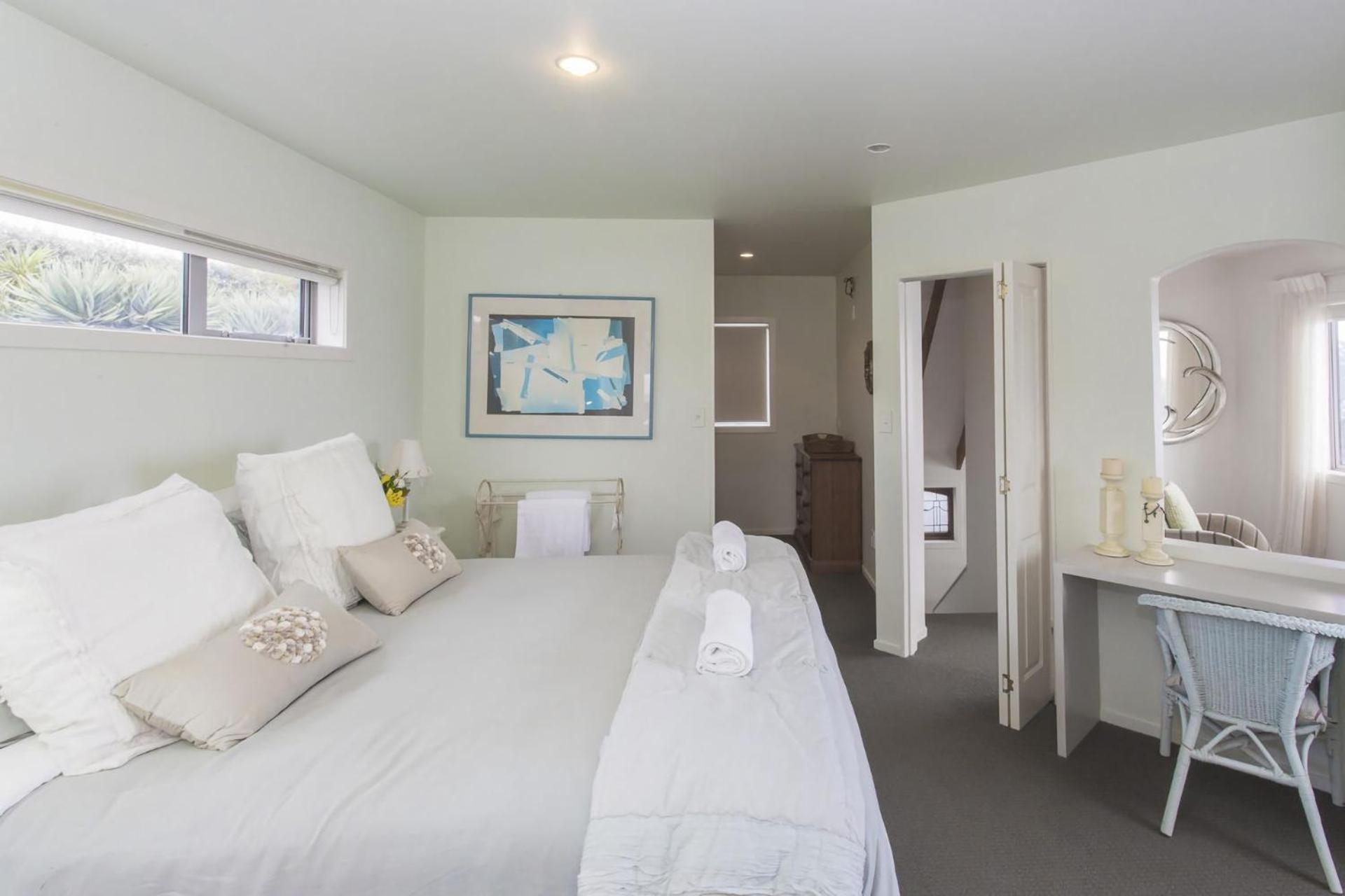 Chester Cottage Beachfront Oakura Екстер'єр фото