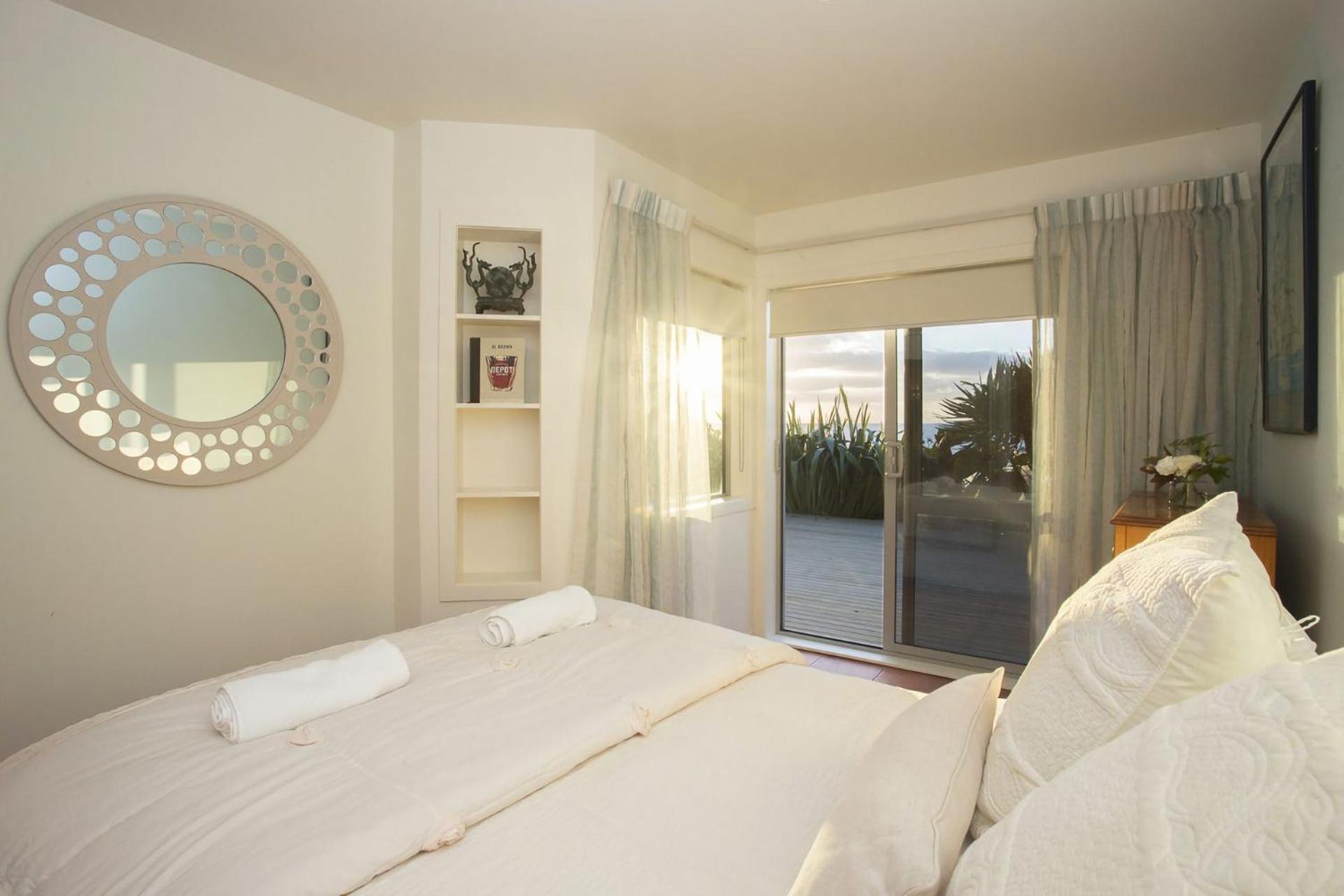 Chester Cottage Beachfront Oakura Екстер'єр фото