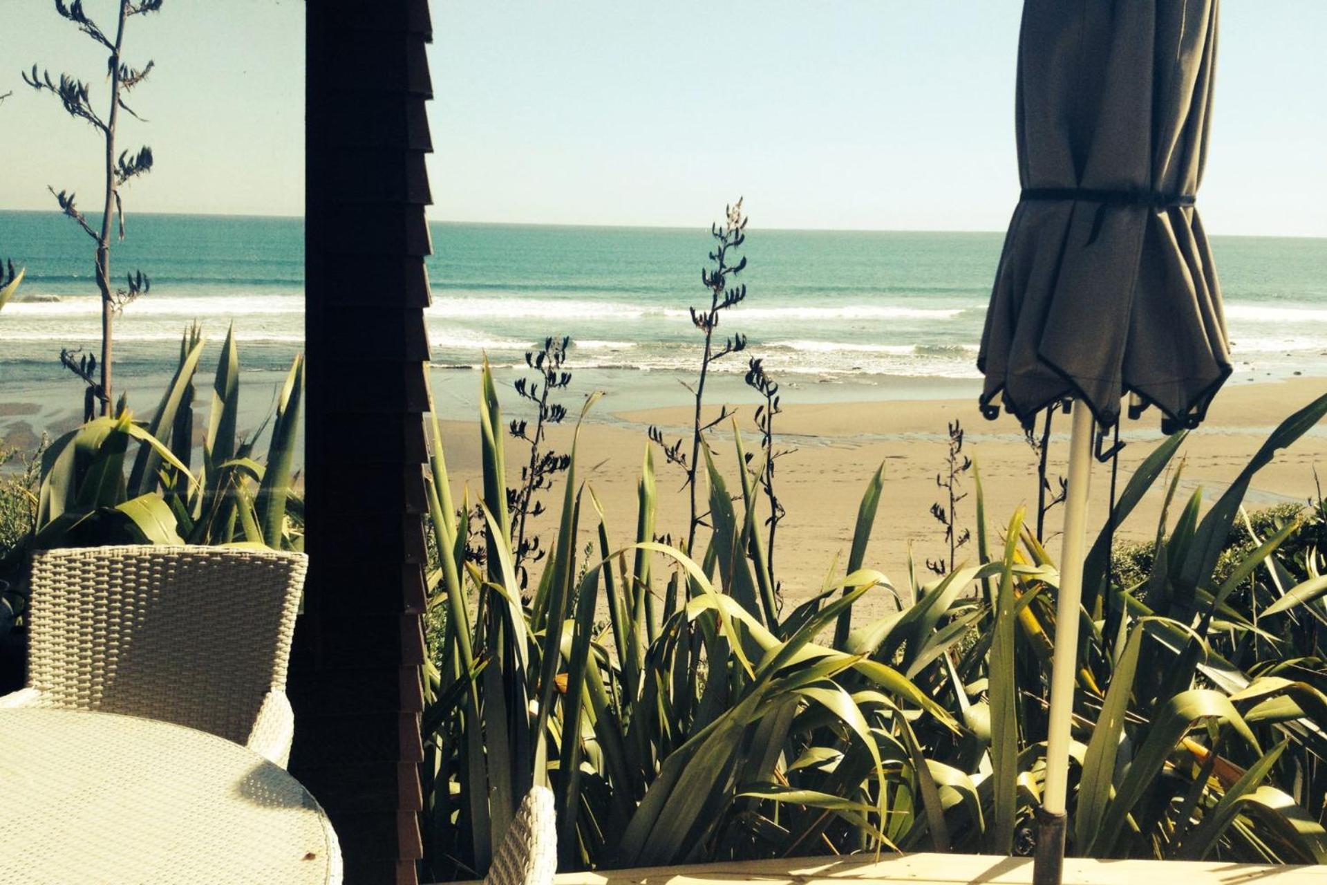 Chester Cottage Beachfront Oakura Екстер'єр фото