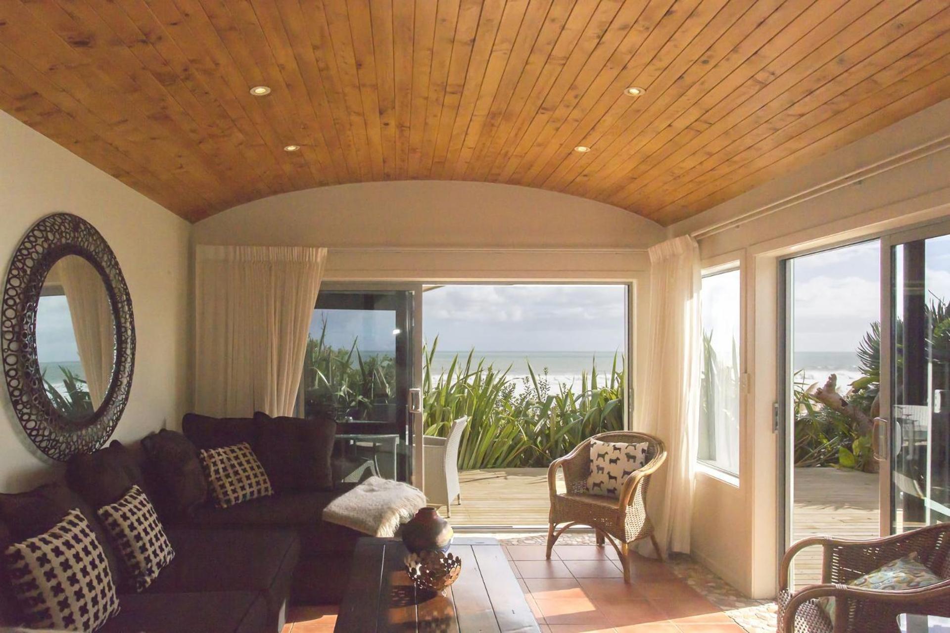 Chester Cottage Beachfront Oakura Екстер'єр фото