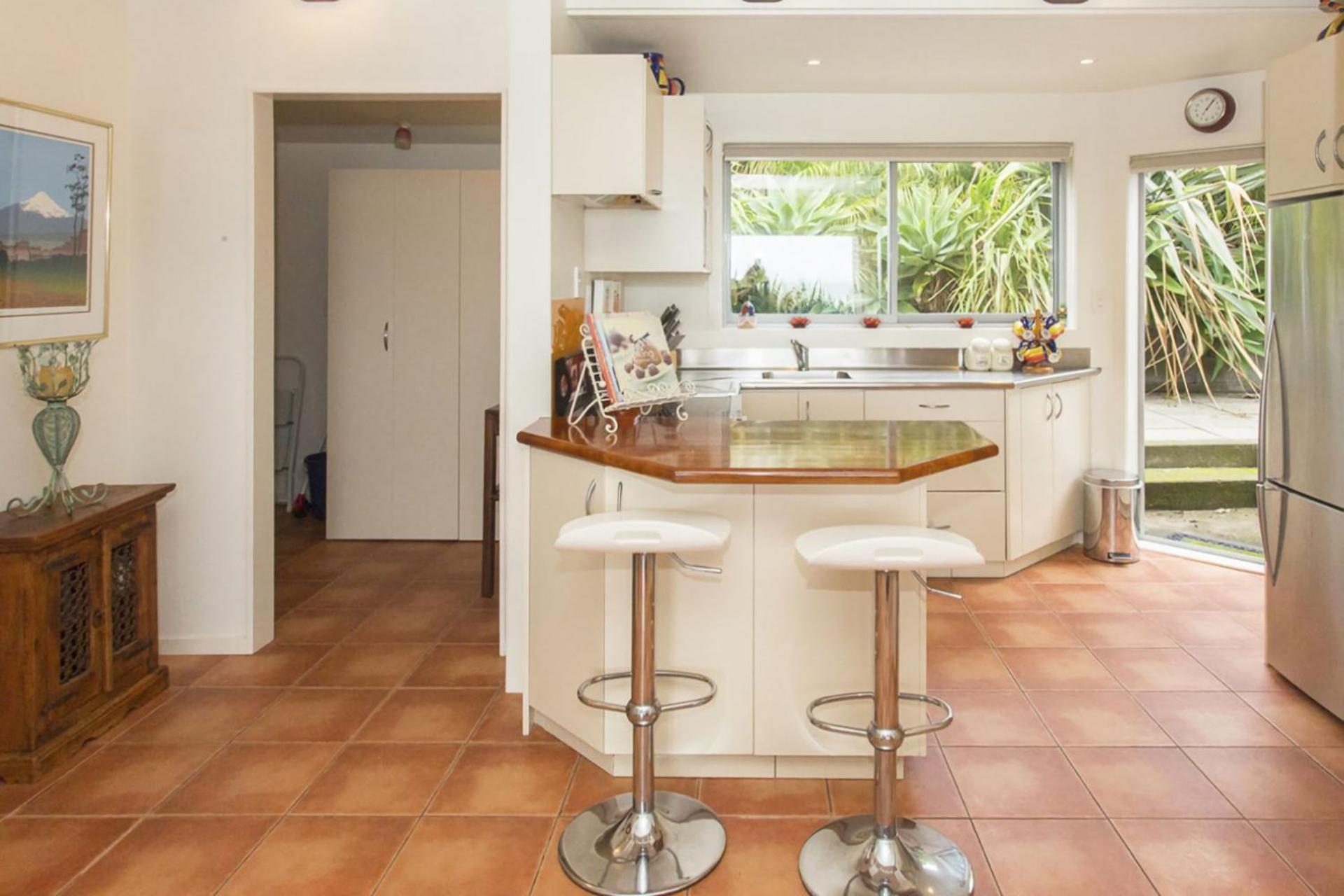 Chester Cottage Beachfront Oakura Екстер'єр фото
